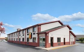 Super 8 By Wyndham Crystal Lake